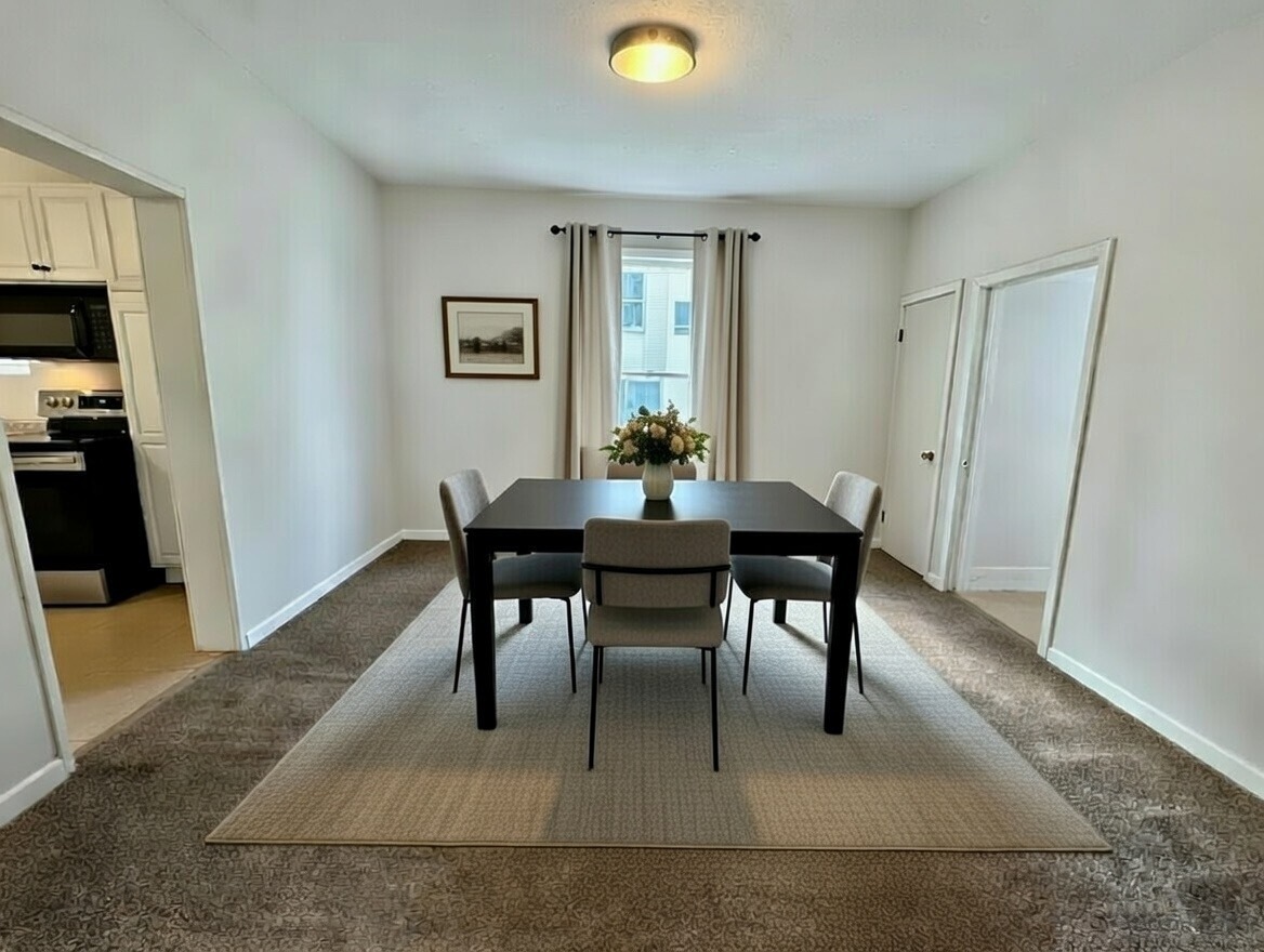 304 S Prairie Street, Bloomington, IL 61701