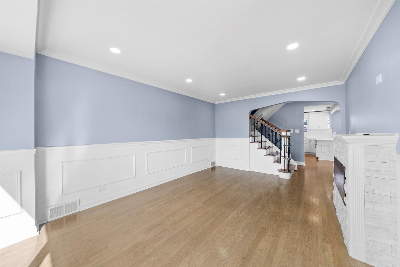 6201 S MEADE Avenue, Chicago, IL 60638