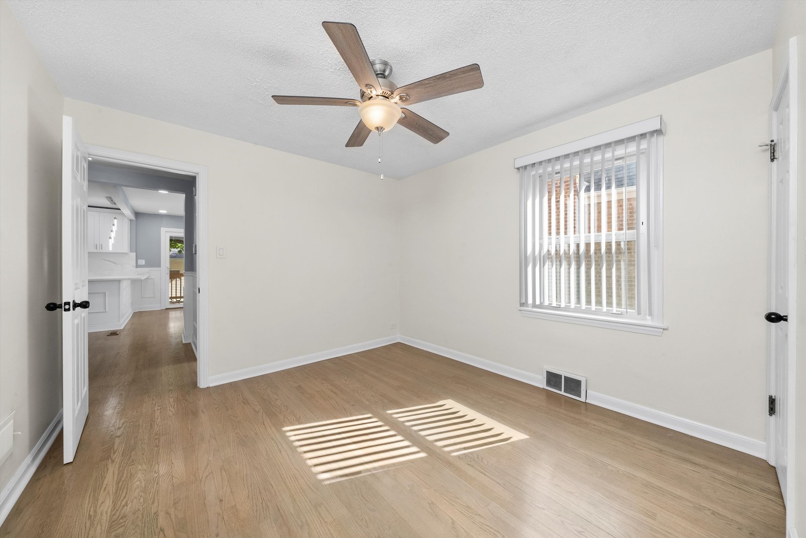 6201 S MEADE Avenue, Chicago, IL 60638