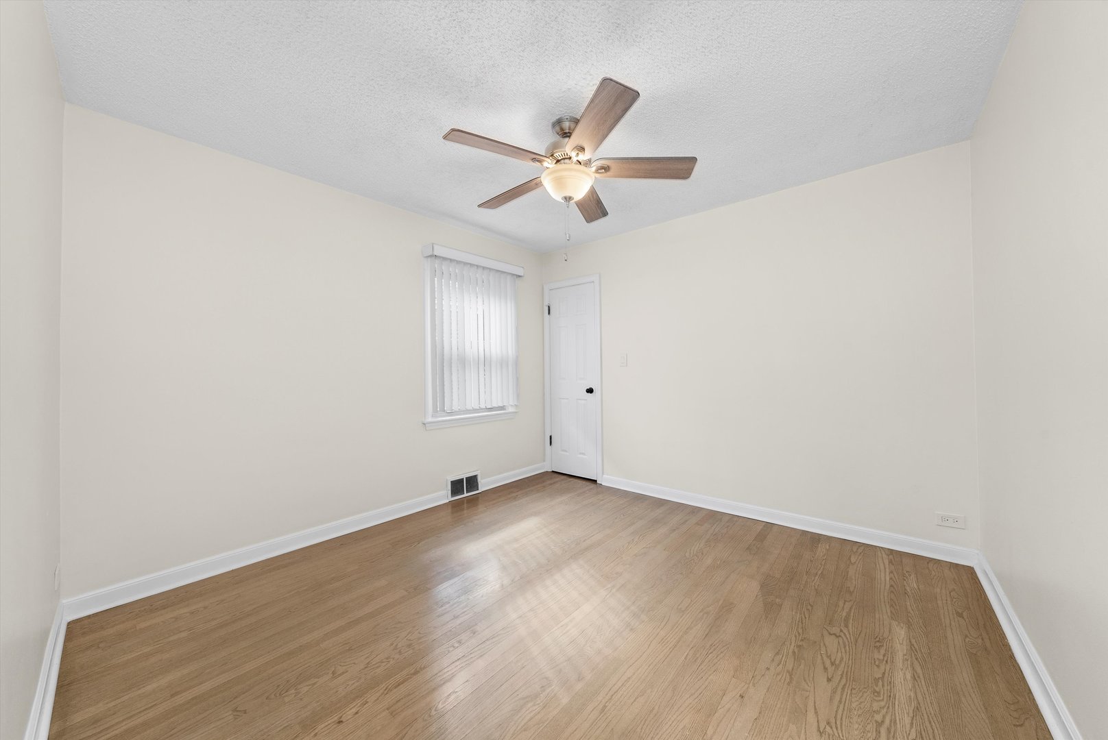 6201 S MEADE Avenue, Chicago, IL 60638
