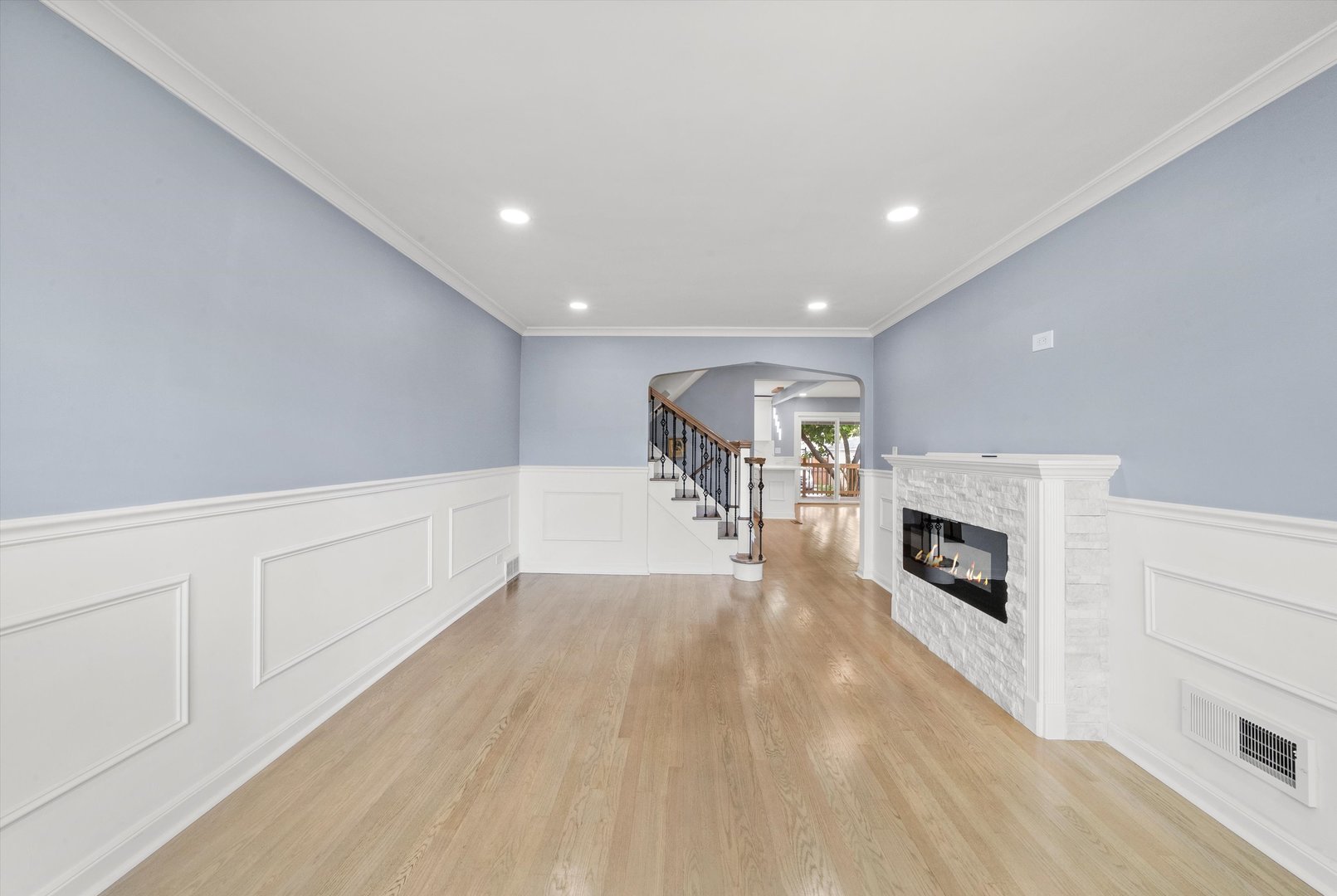 6201 S MEADE Avenue, Chicago, IL 60638