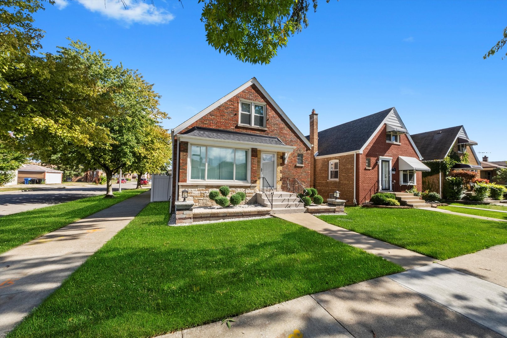 6201 S MEADE Avenue, Chicago, IL 60638