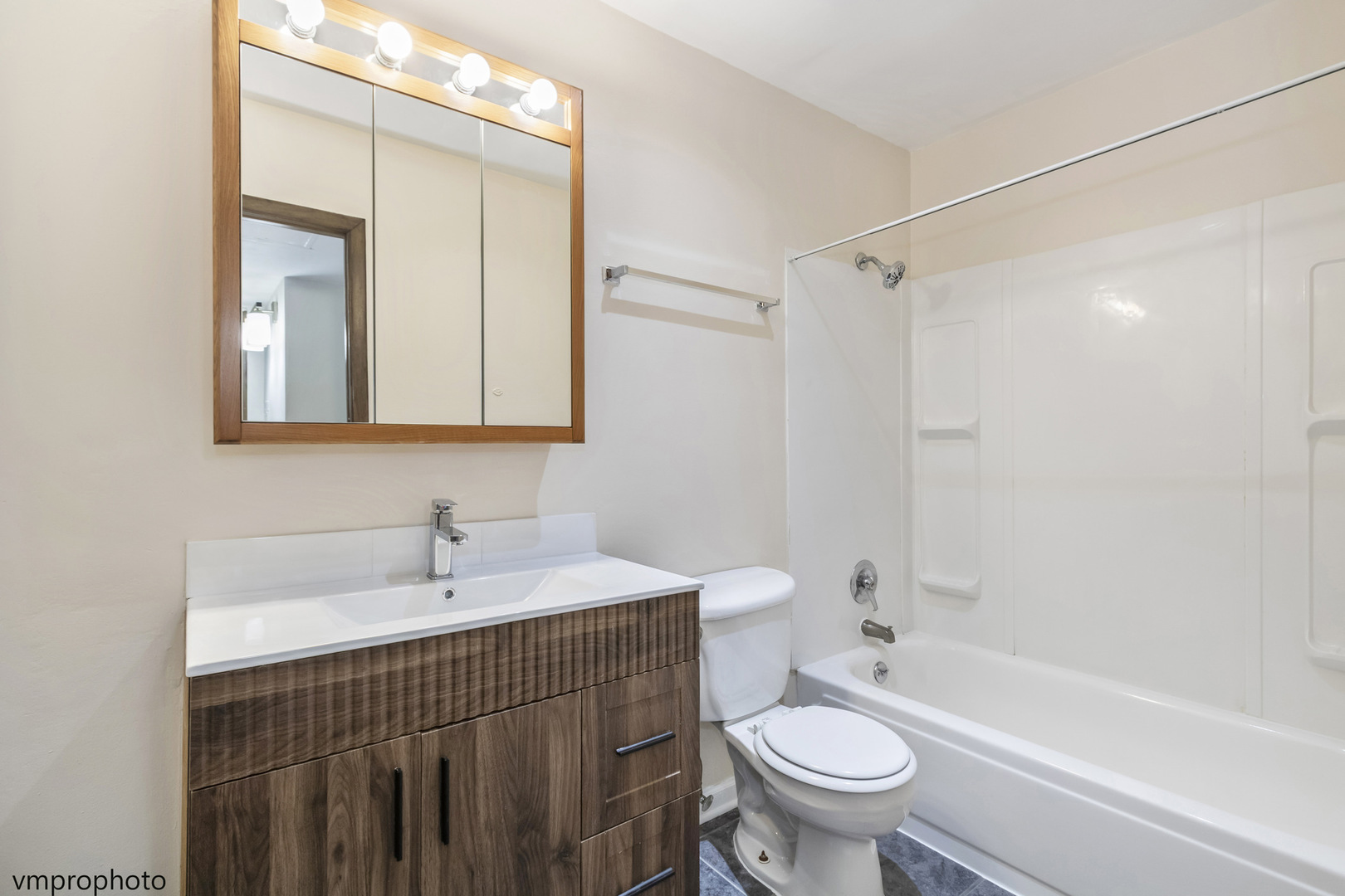 1000 Bayside Drive #212, Palatine, IL 60074