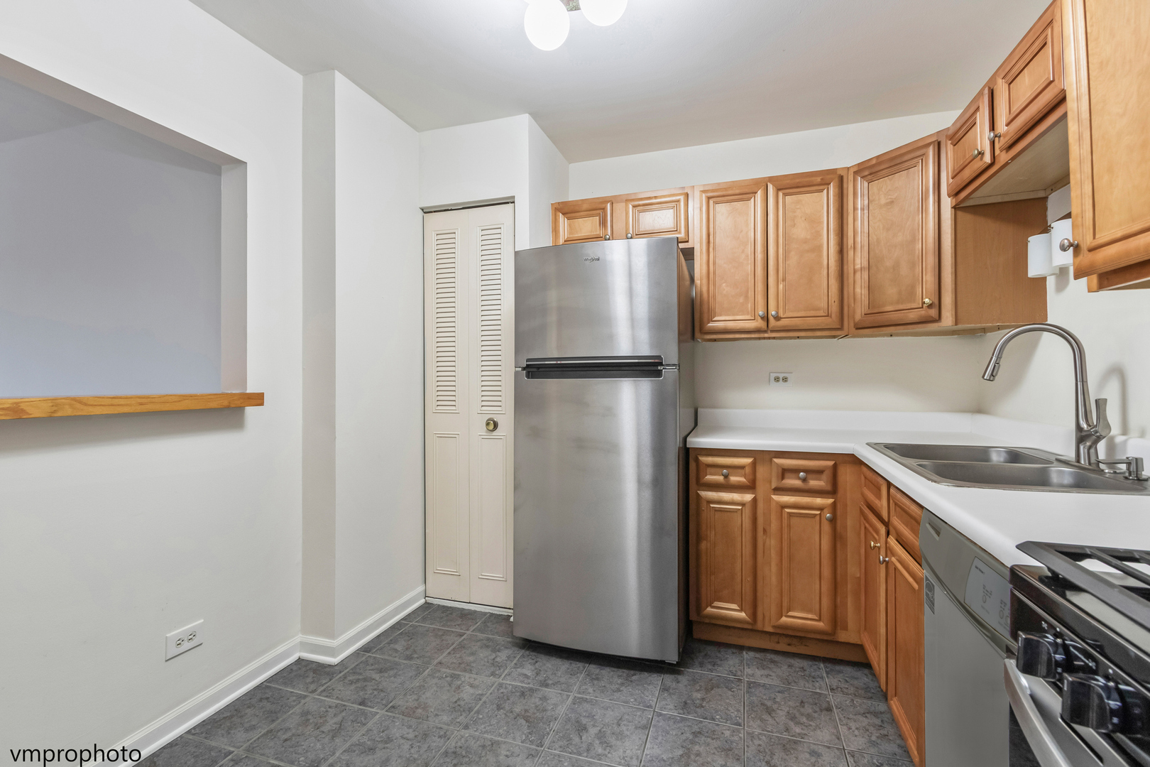 1000 Bayside Drive #212, Palatine, IL 60074