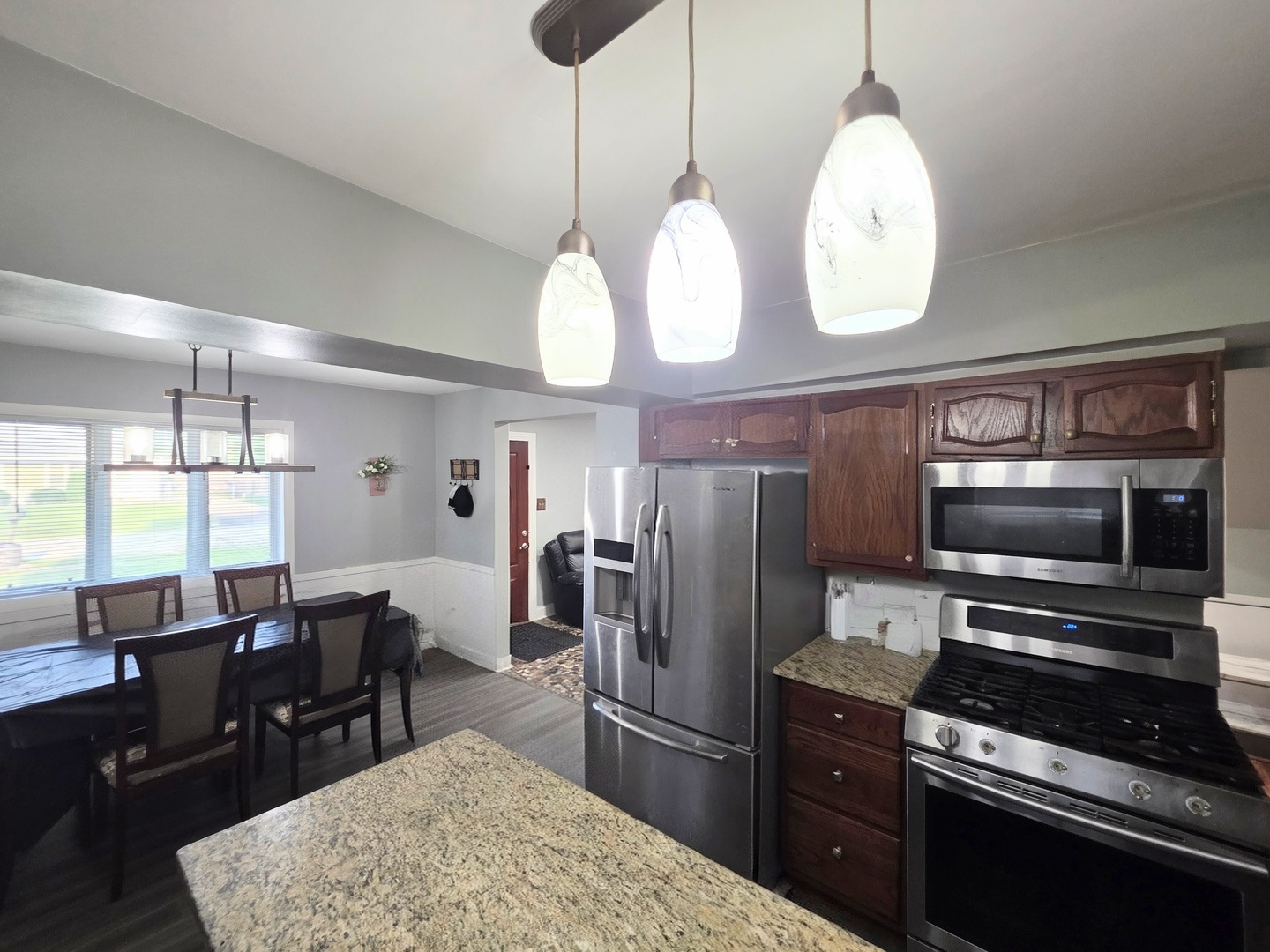 10530 S 82nd Court, Palos Hills, IL 60465