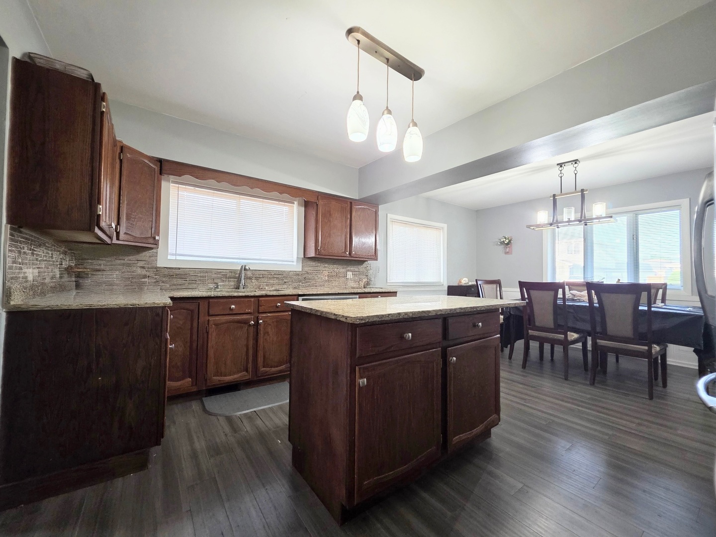 10530 S 82nd Court, Palos Hills, IL 60465