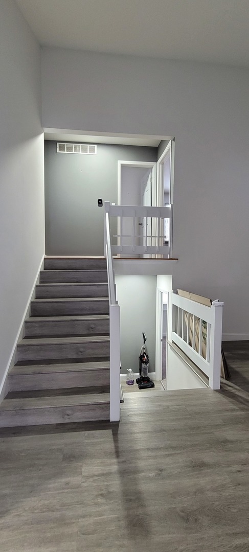 996 Hawthorne Drive, Crystal Lake, IL 60014