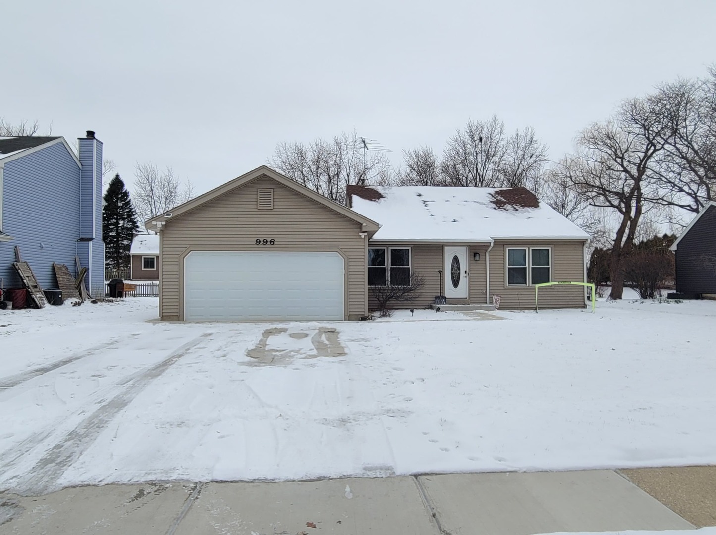 996 Hawthorne Drive, Crystal Lake, IL 60014