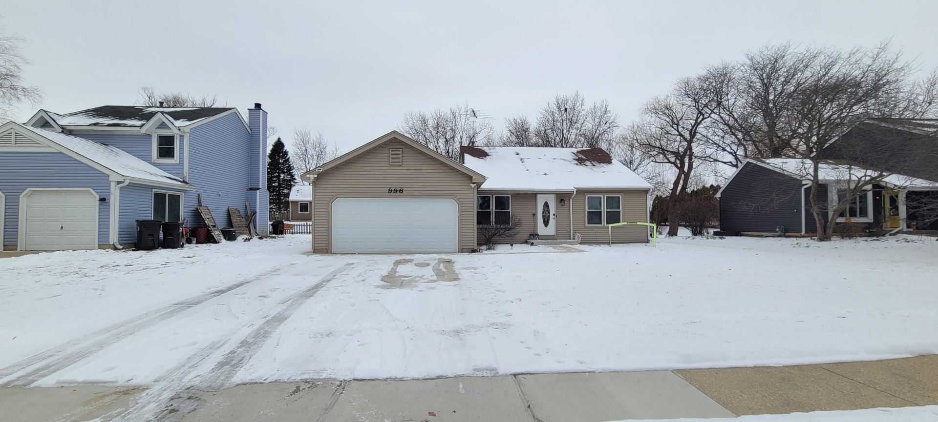 996 Hawthorne Drive, Crystal Lake, IL 60014