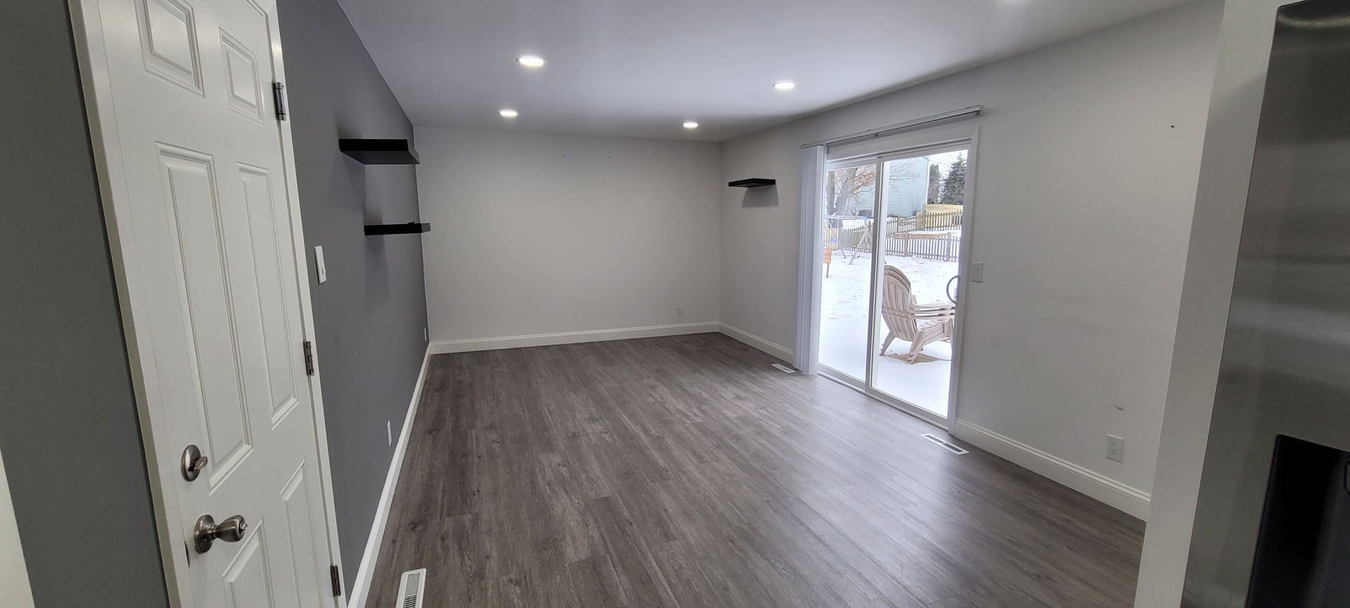 996 Hawthorne Drive, Crystal Lake, IL 60014