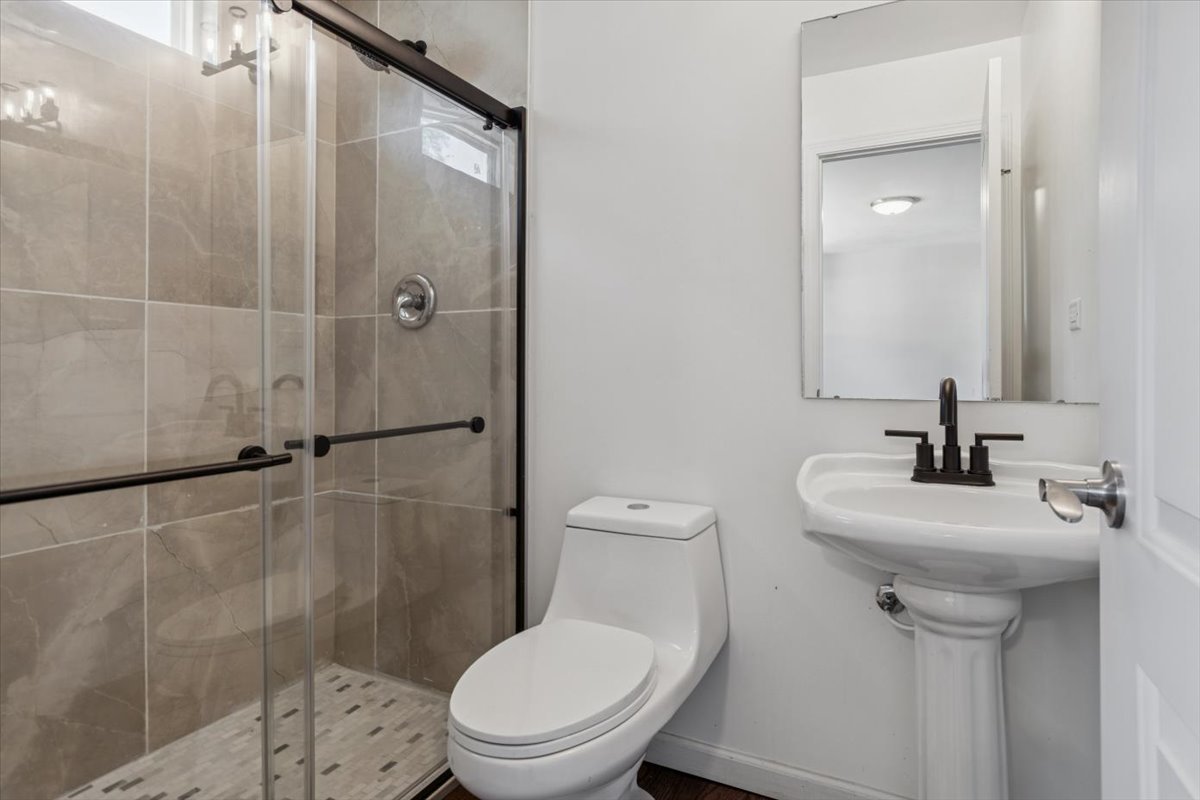 2214 Kingston Drive, Wheaton, IL 60189