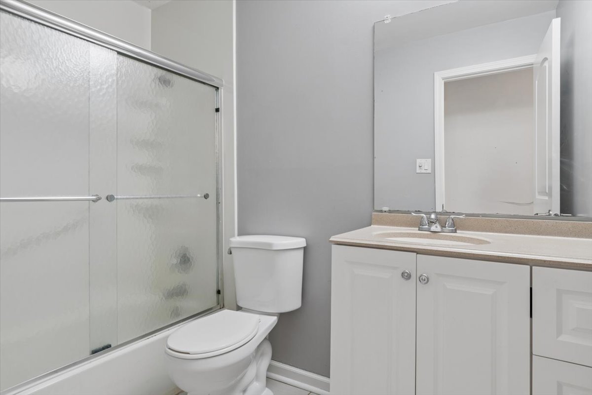 2214 Kingston Drive, Wheaton, IL 60189