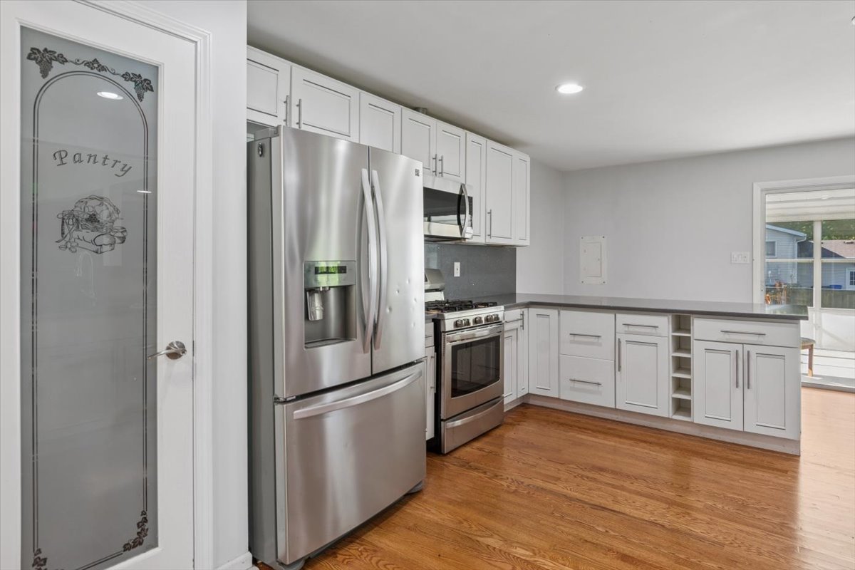 2214 Kingston Drive, Wheaton, IL 60189