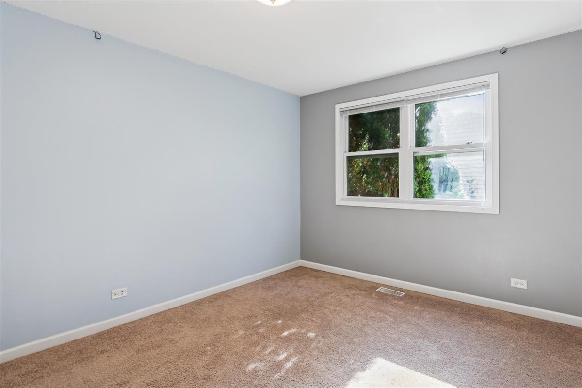 2214 Kingston Drive, Wheaton, IL 60189