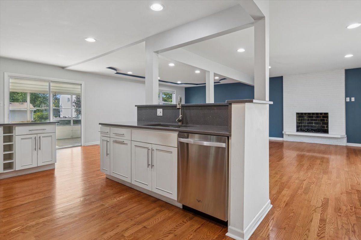 2214 Kingston Drive, Wheaton, IL 60189