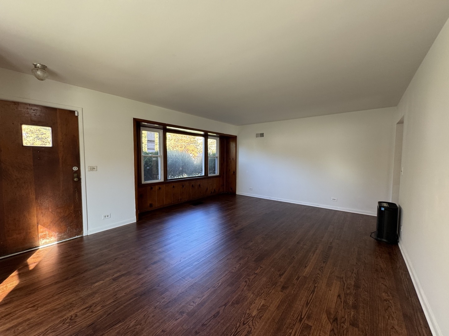 29W211 Calumet Avenue, Warrenville, IL 60555