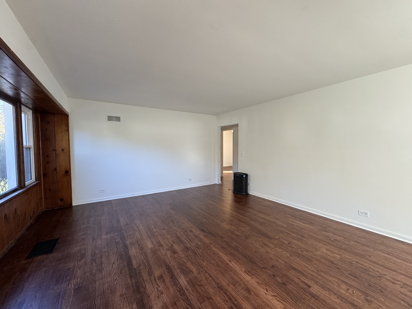 29W211 Calumet Avenue, Warrenville, IL 60555