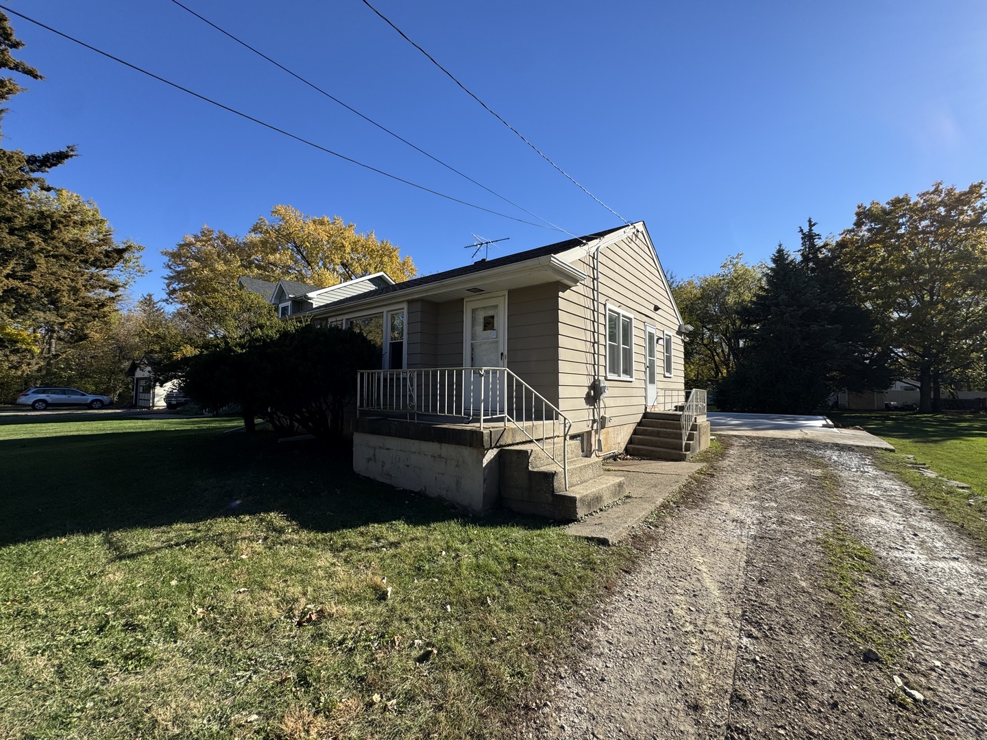 29W211 Calumet Avenue, Warrenville, IL 60555