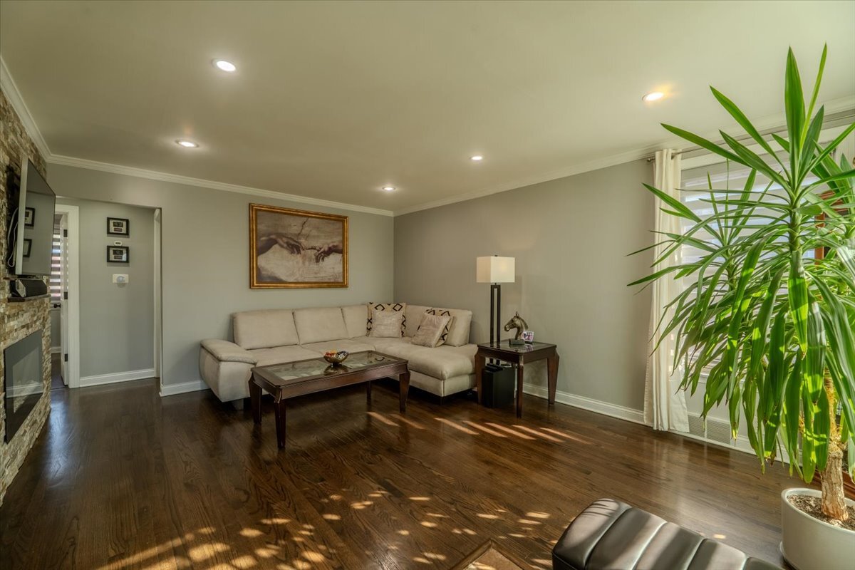 3515 LOUIS Street, Franklin Park, IL 60131