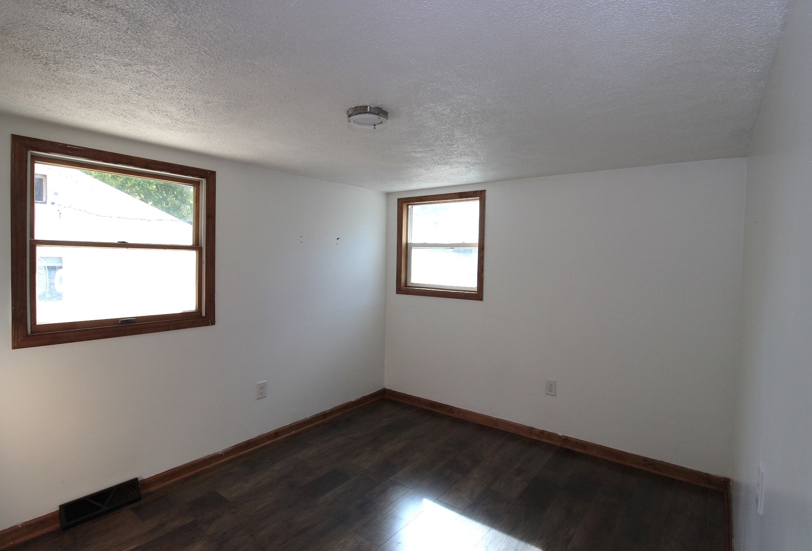 405 N Elm Street, Lexington, IL 61753