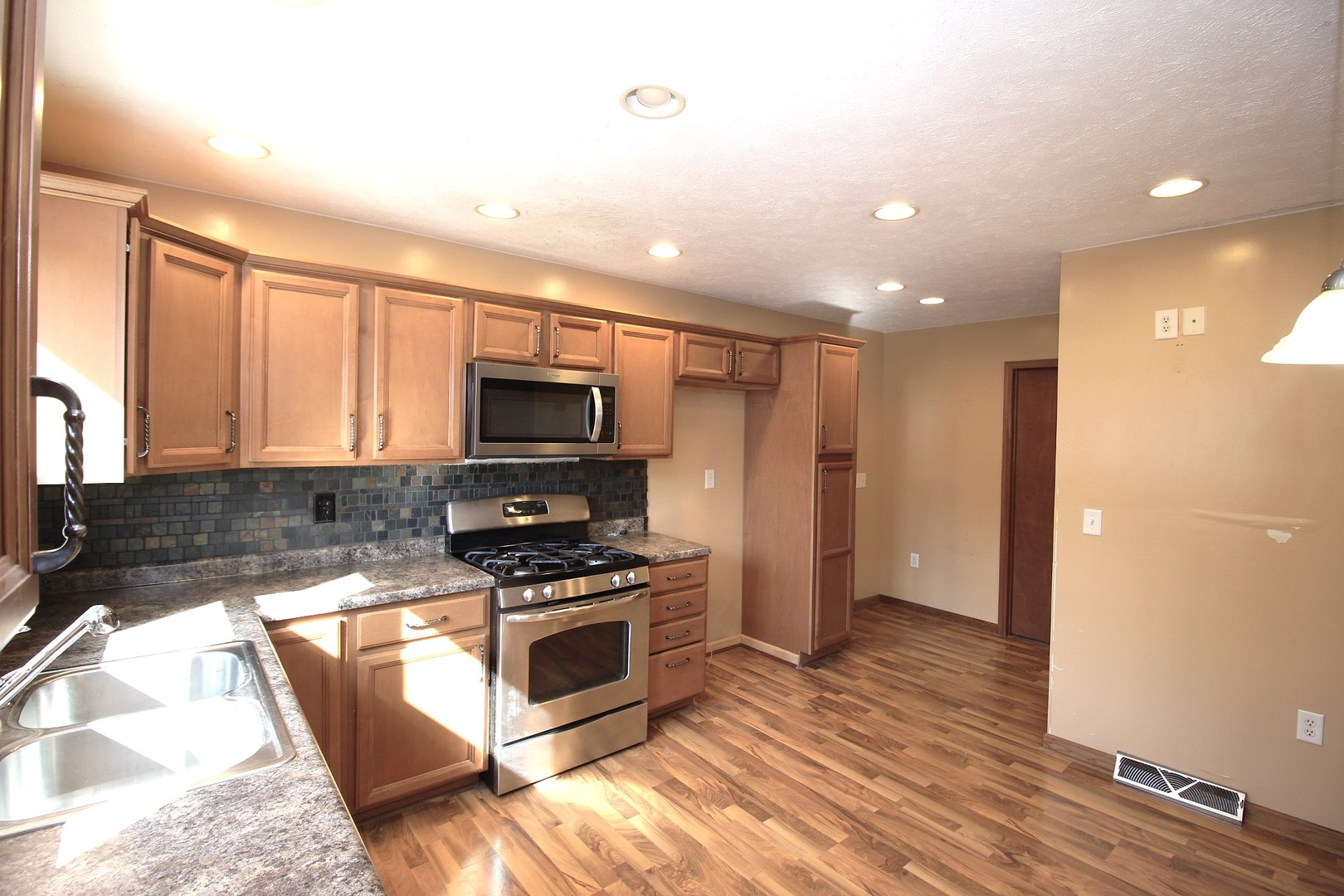 405 N Elm Street, Lexington, IL 61753