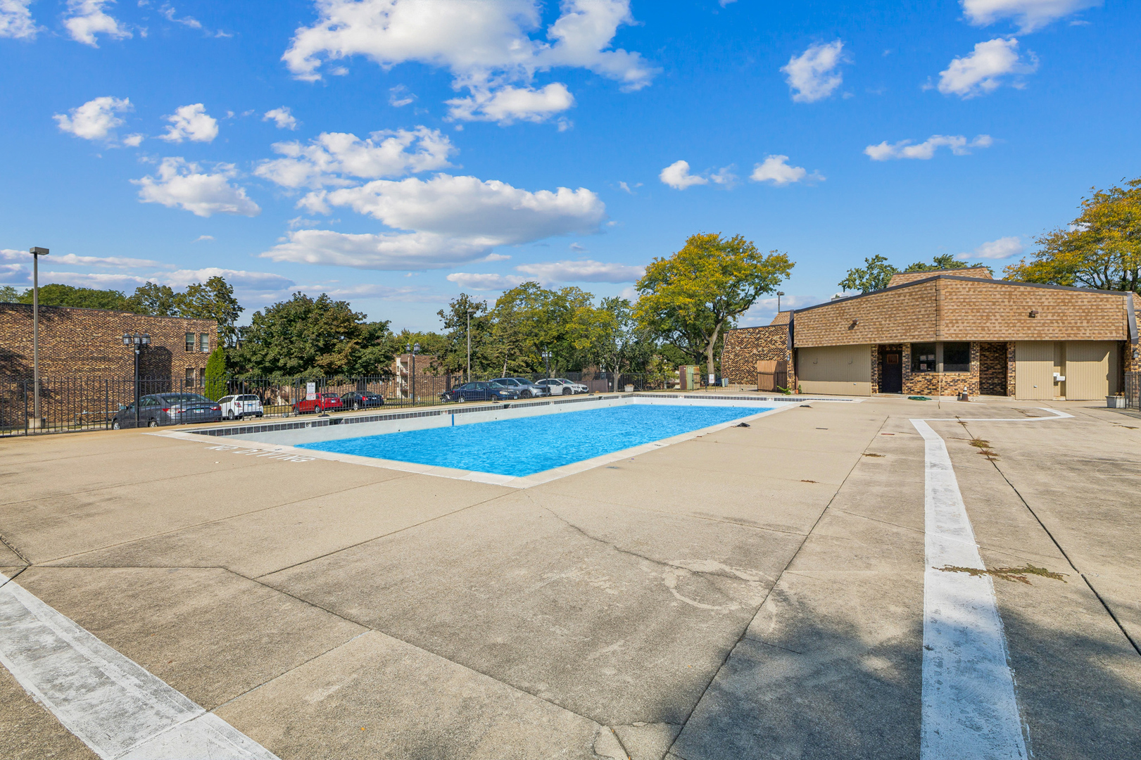 2100 Country Club Drive, Woodridge, IL 60517