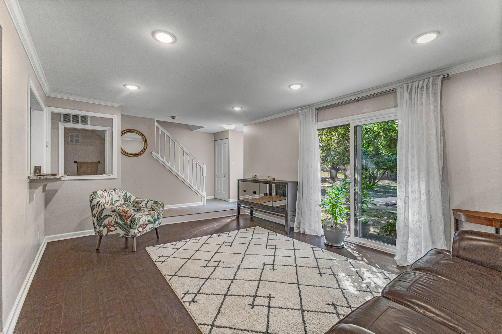 2100 Country Club Drive, Woodridge, IL 60517