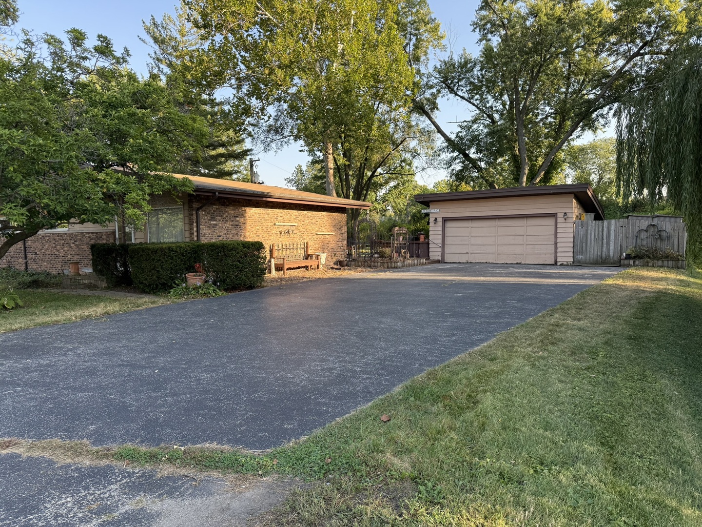 1901 W Plainfield Road, La Grange Highlands, IL 60525