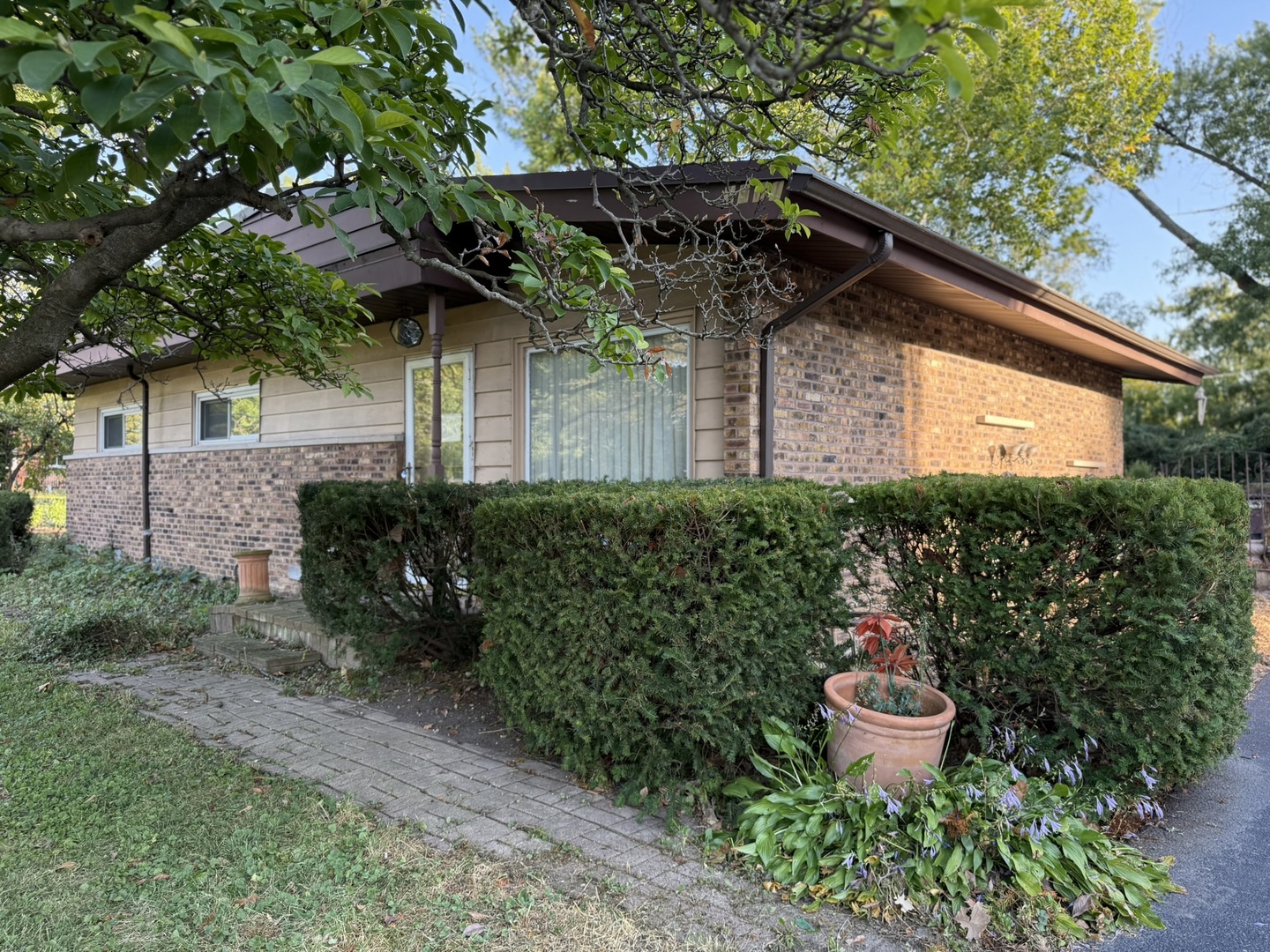 1901 W Plainfield Road, La Grange Highlands, IL 60525