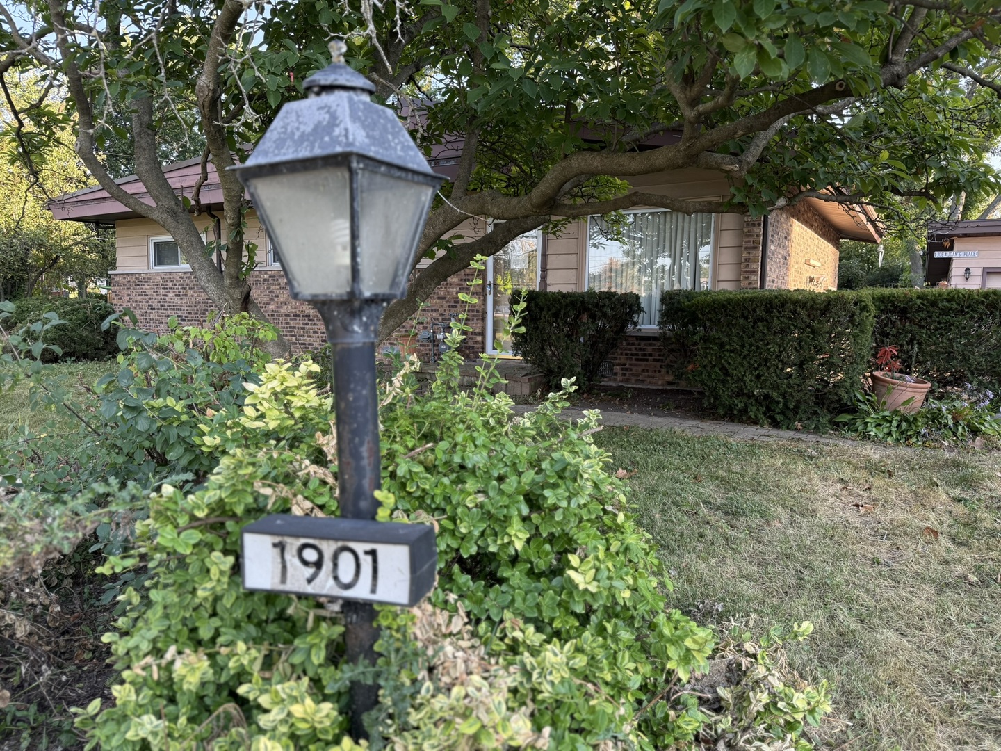 1901 W Plainfield Road, La Grange Highlands, IL 60525