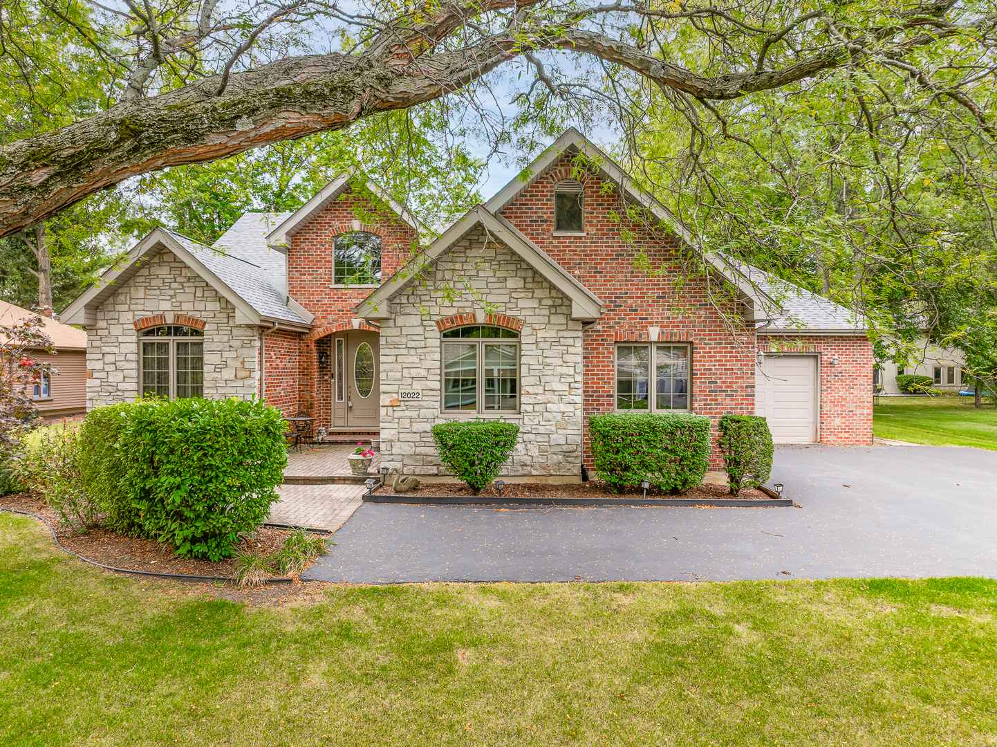 12022 S 72nd Court, Palos Heights, IL 60463