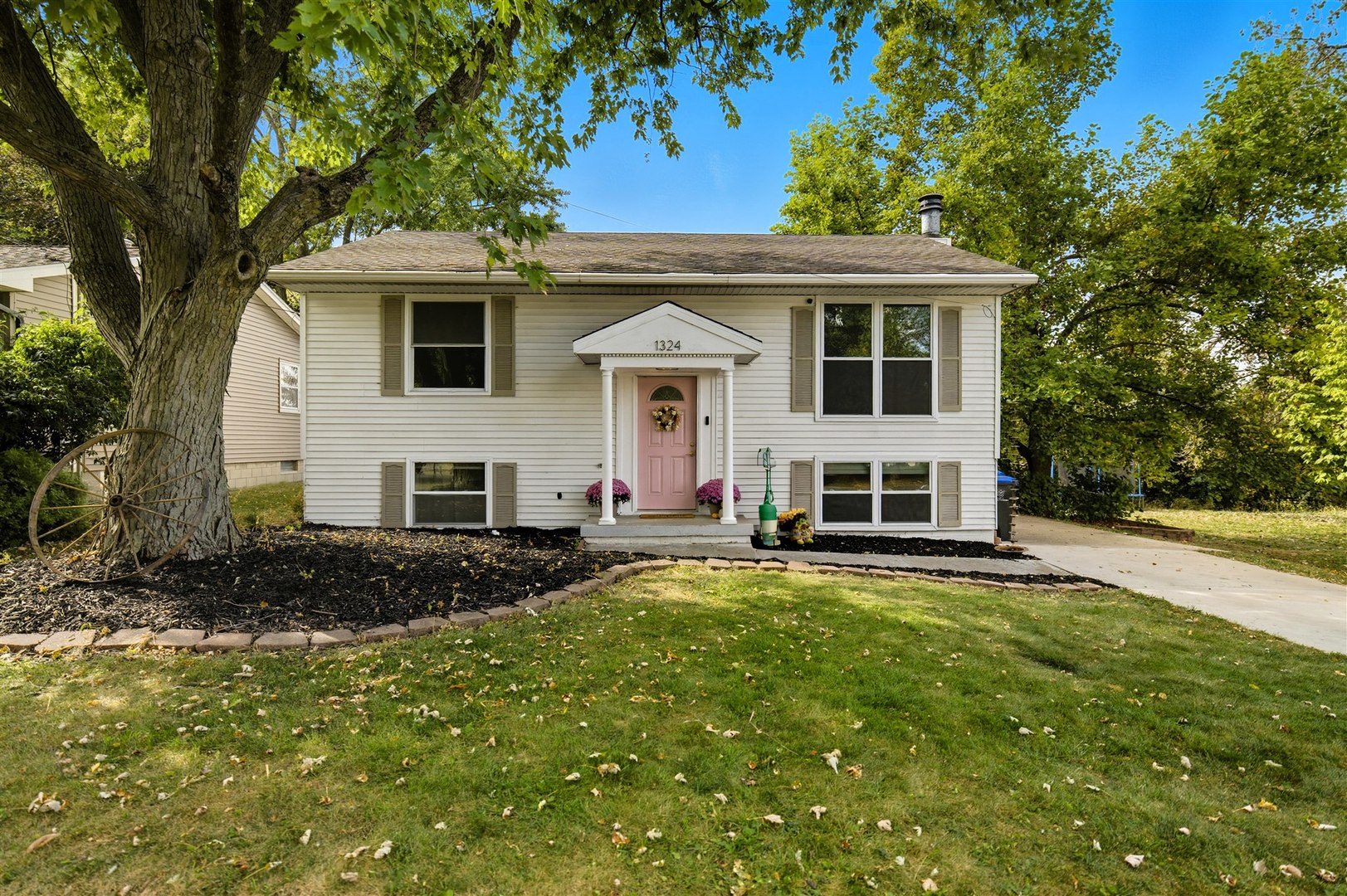 1324 Ewing Street, Bloomington, IL 61701