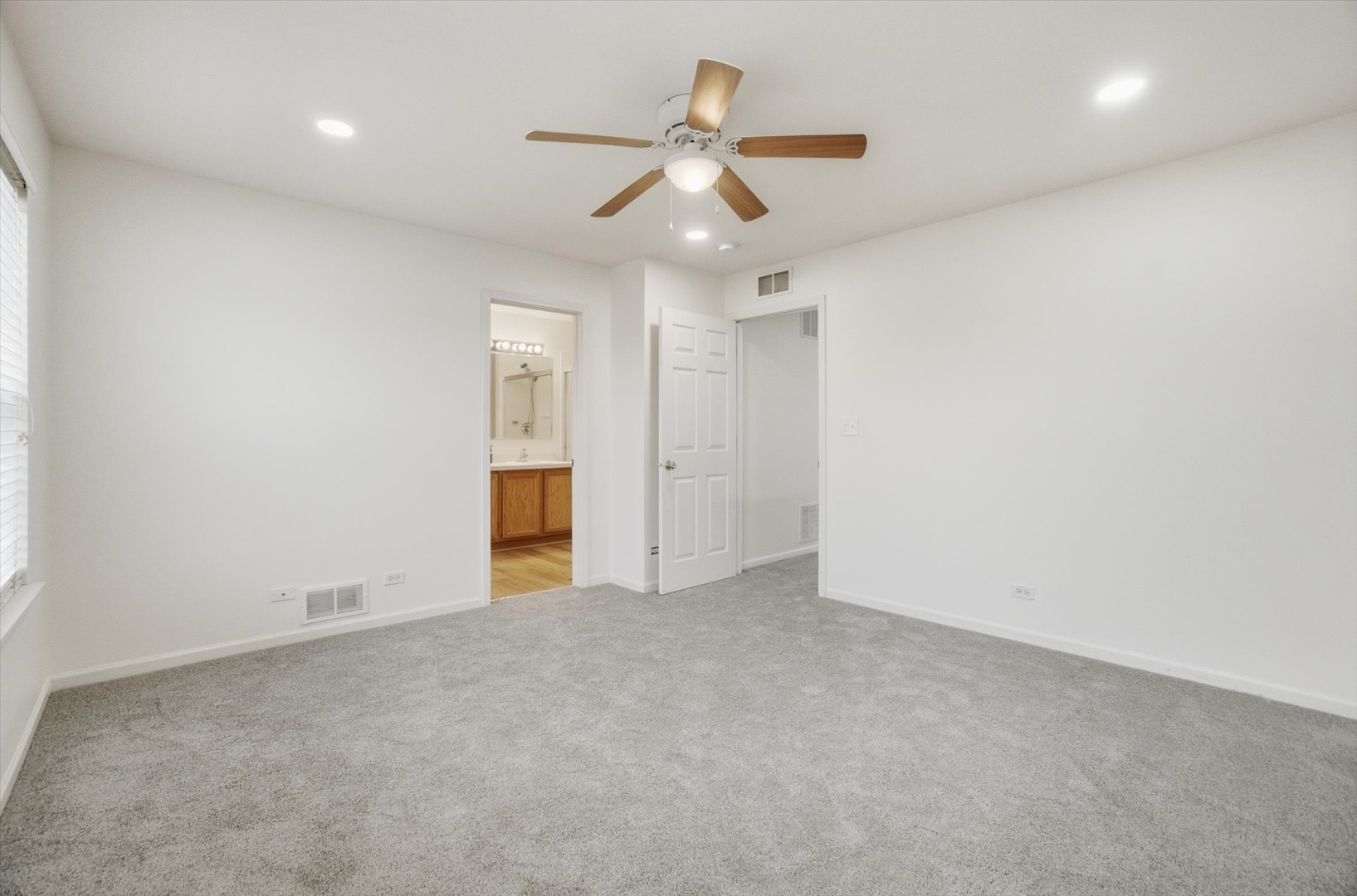 2486 Georgetown Circle, Aurora, IL 60503