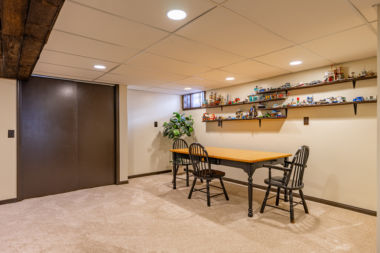 4015 Sunnyside Road, Woodstock, IL 60098