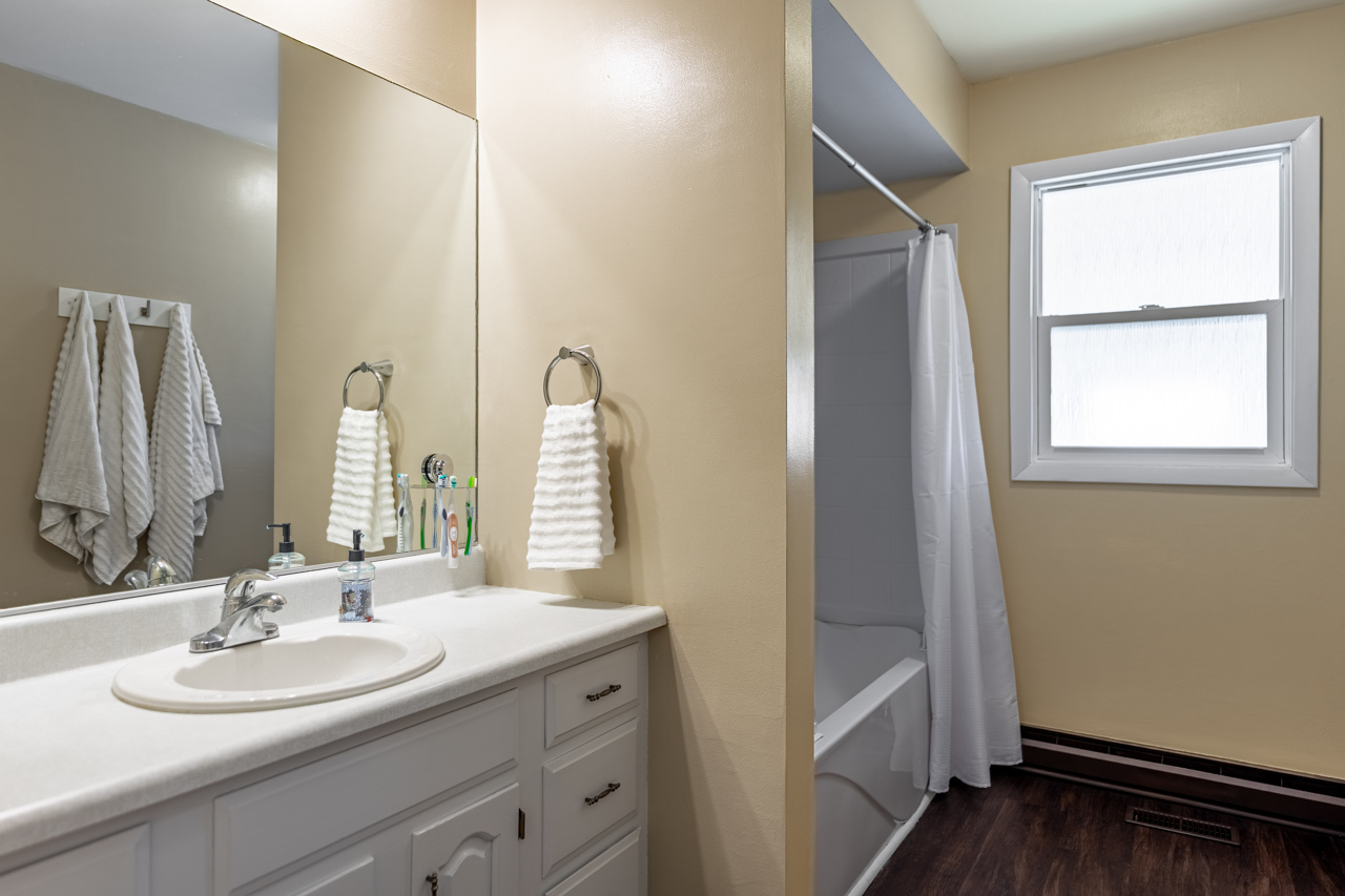 4015 Sunnyside Road, Woodstock, IL 60098