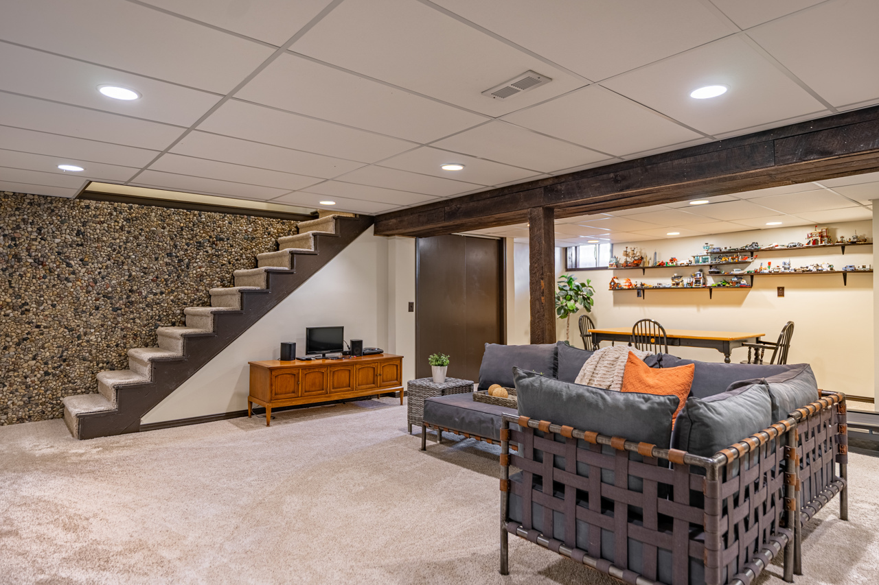 4015 Sunnyside Road, Woodstock, IL 60098