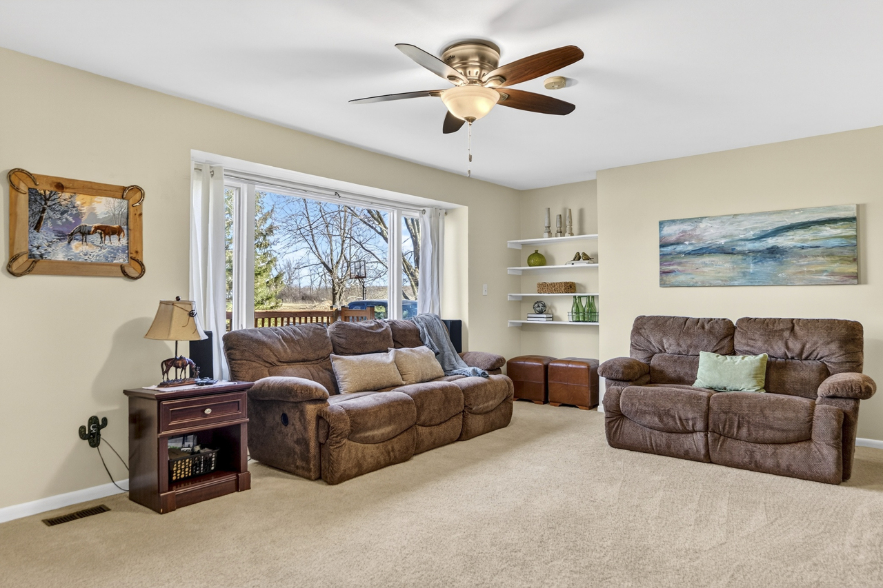 4015 Sunnyside Road, Woodstock, IL 60098