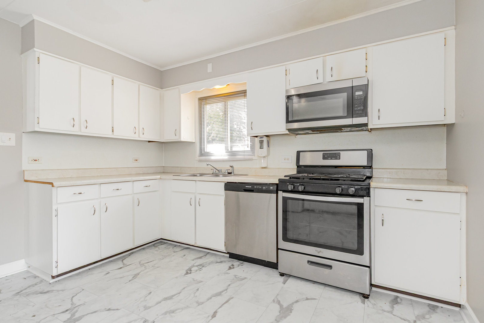15045 Terrace Lane, Midlothian, IL 60445