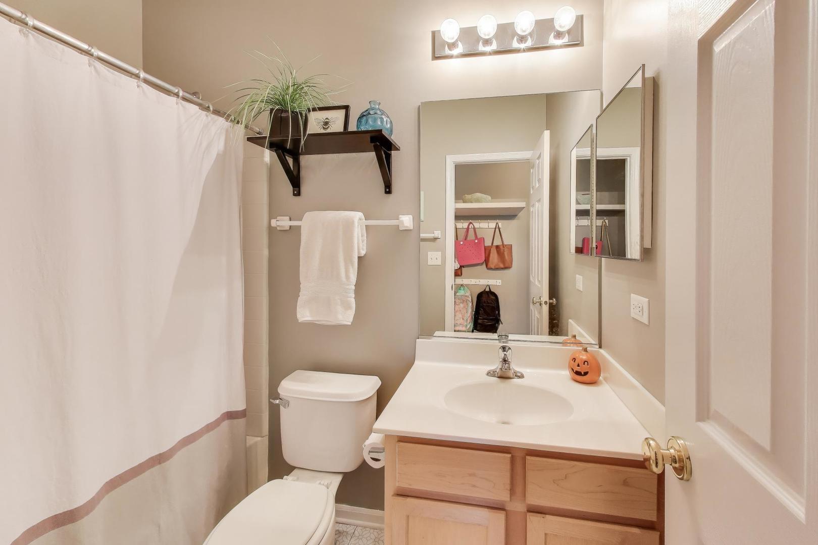 890 June Terrace #240, Lake Zurich, IL 60047