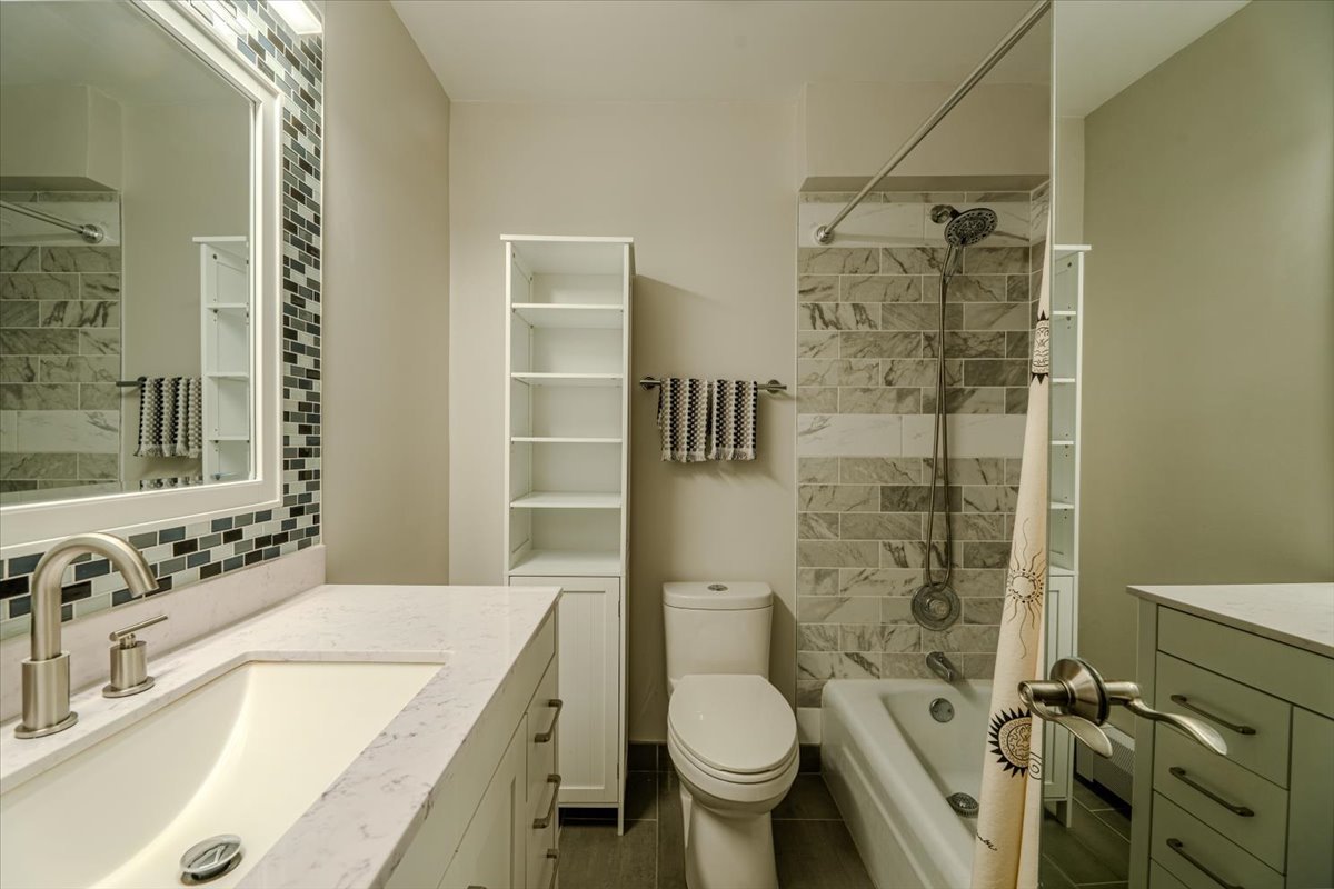 4623 N Chester Avenue #110, Chicago, IL 60656