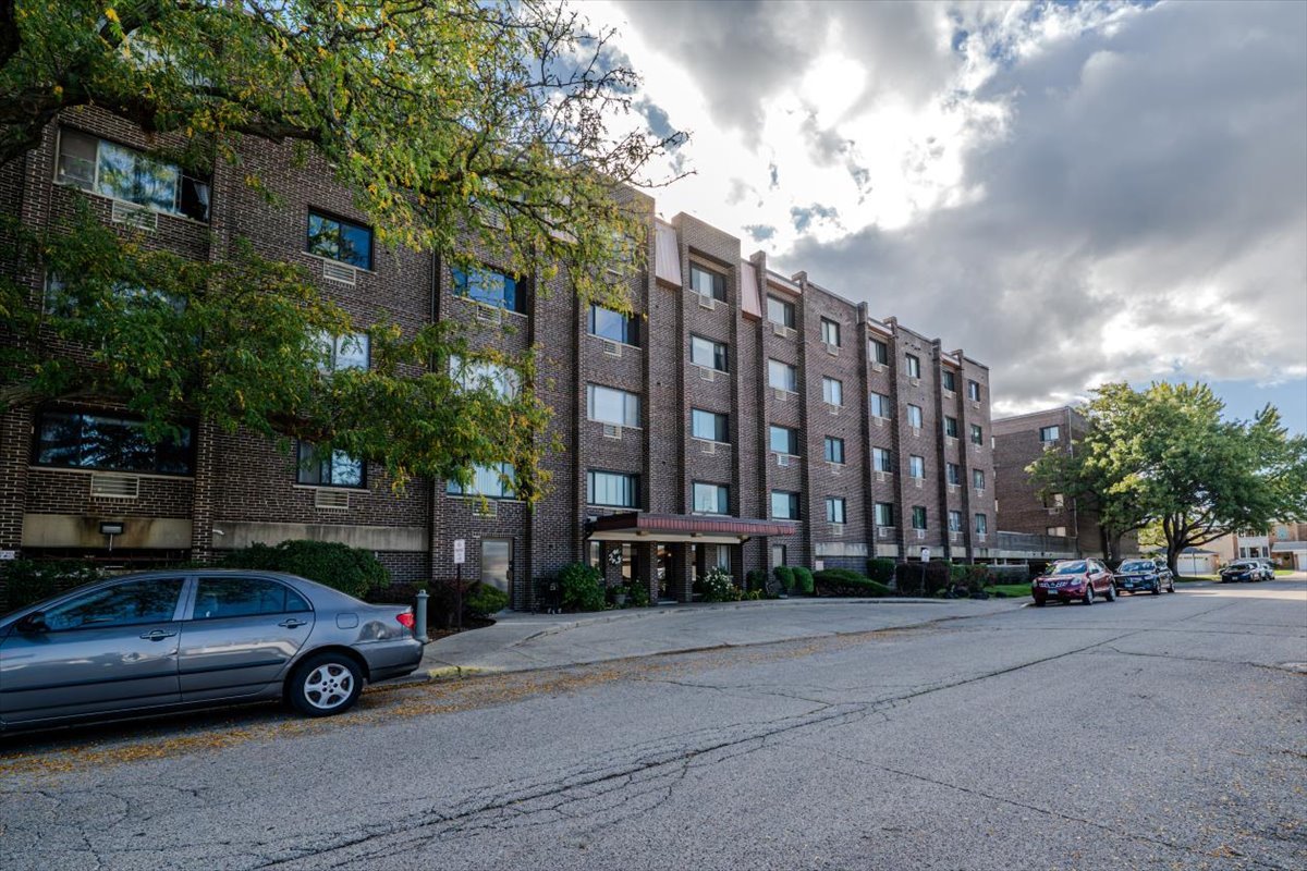 4623 N Chester Avenue #110, Chicago, IL 60656
