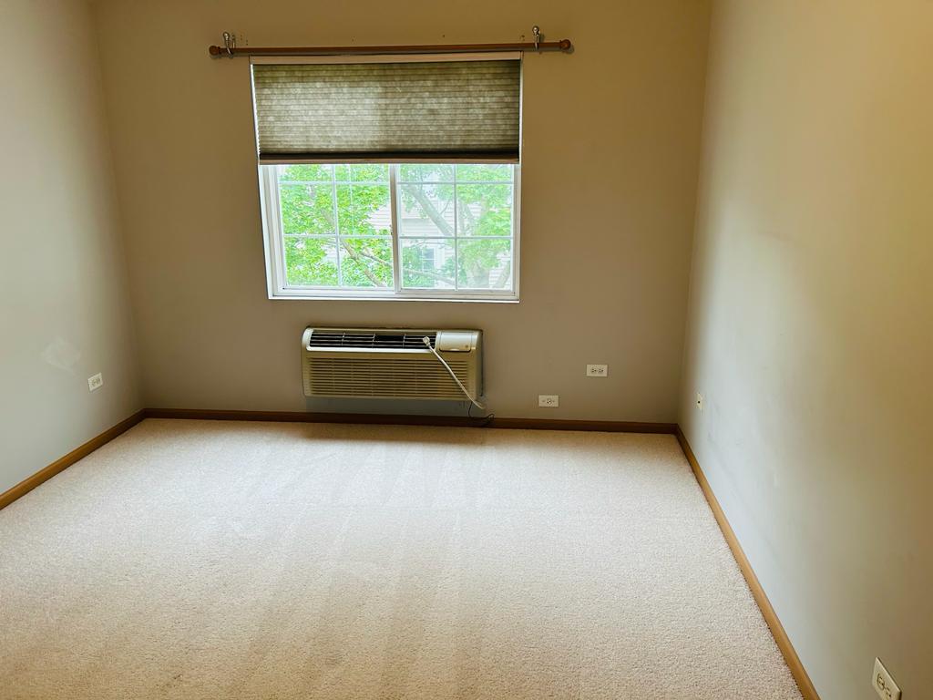 1131 Silverstone Drive #1131, Carpentersville, IL 60110