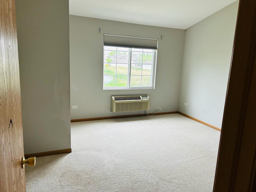 1131 Silverstone Drive #1131, Carpentersville, IL 60110