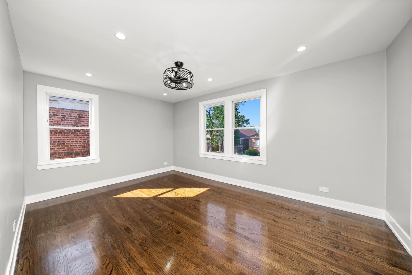 10047 S Calumet Avenue, Chicago, IL 60628