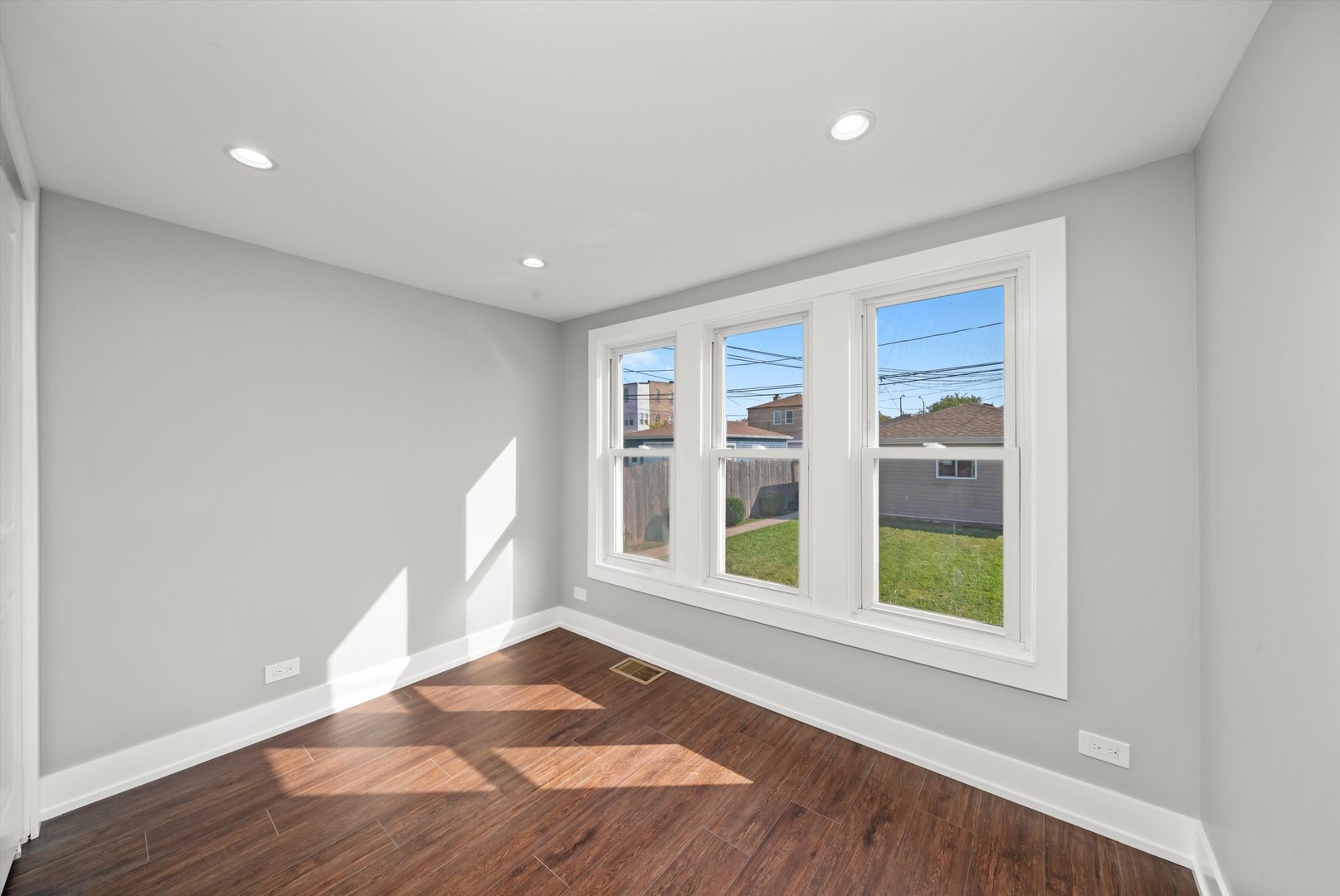 10047 S Calumet Avenue, Chicago, IL 60628