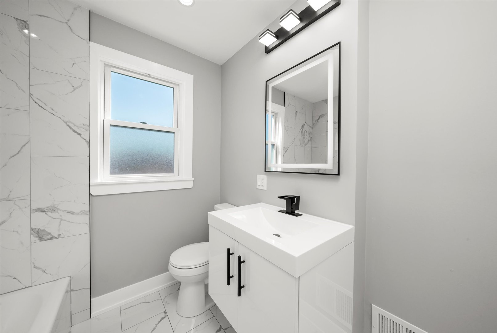 10047 S Calumet Avenue, Chicago, IL 60628