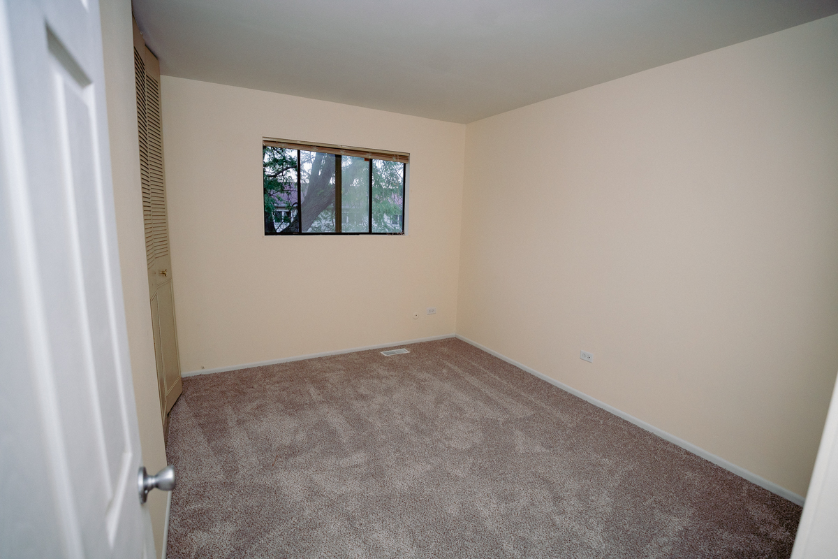 1221 Cedarwood Drive #F, Crest Hill, IL 60403