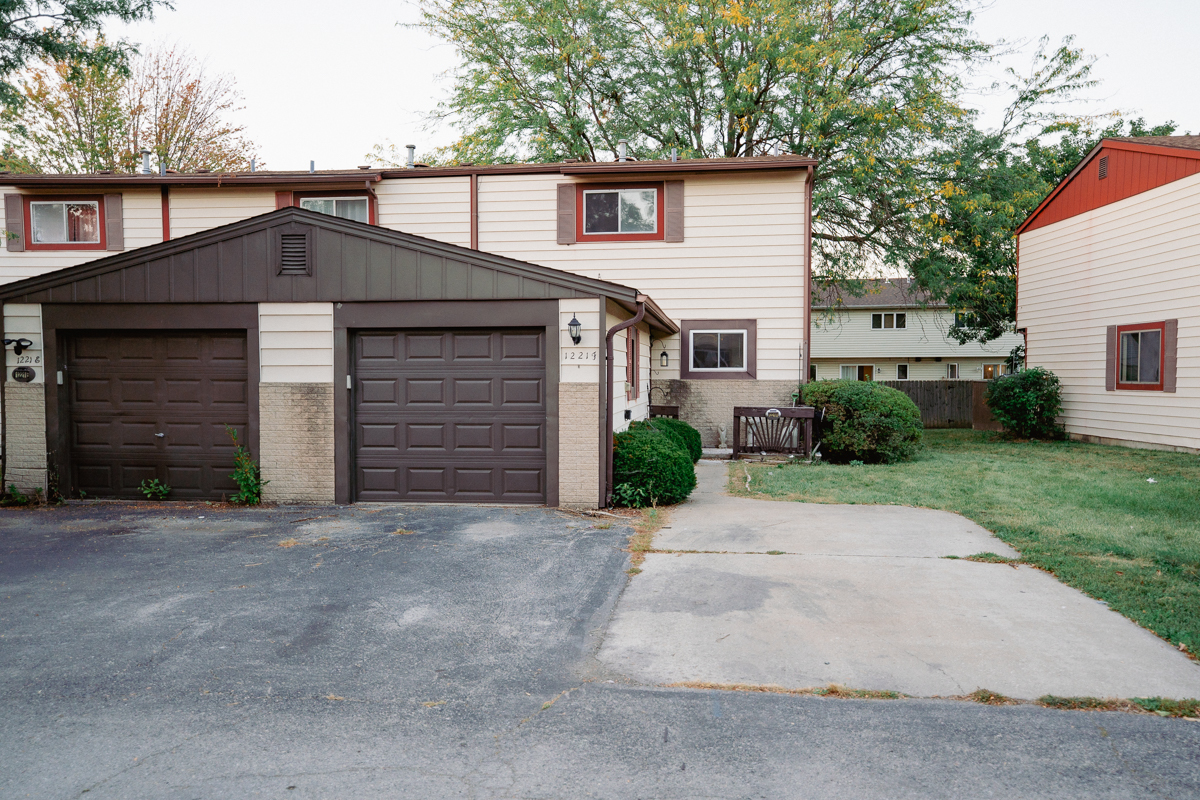 1221 Cedarwood Drive #F, Crest Hill, IL 60403