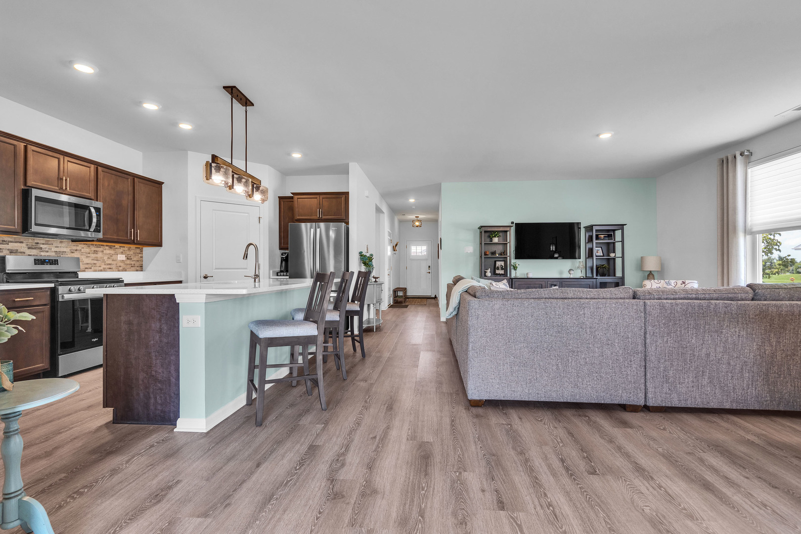 1655 Windsor Road, Pingree Grove, IL 60140