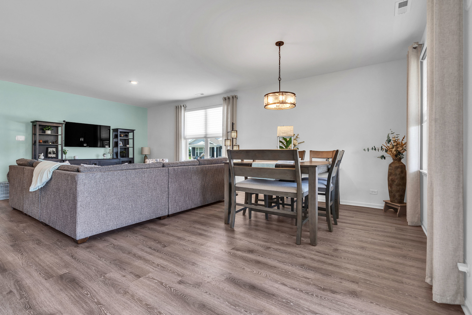 1655 Windsor Road, Pingree Grove, IL 60140